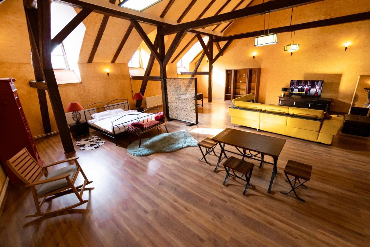 The Attic - Large Open-Space In The Old Town Of Brasov, Minutes Away From The Black Church Экстерьер фото