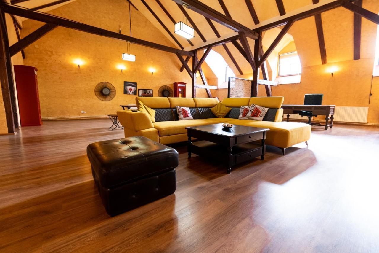 The Attic - Large Open-Space In The Old Town Of Brasov, Minutes Away From The Black Church Экстерьер фото